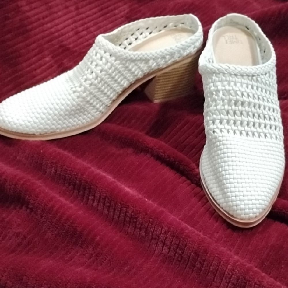 Time and Tru White Leather Mules with Woven Design
